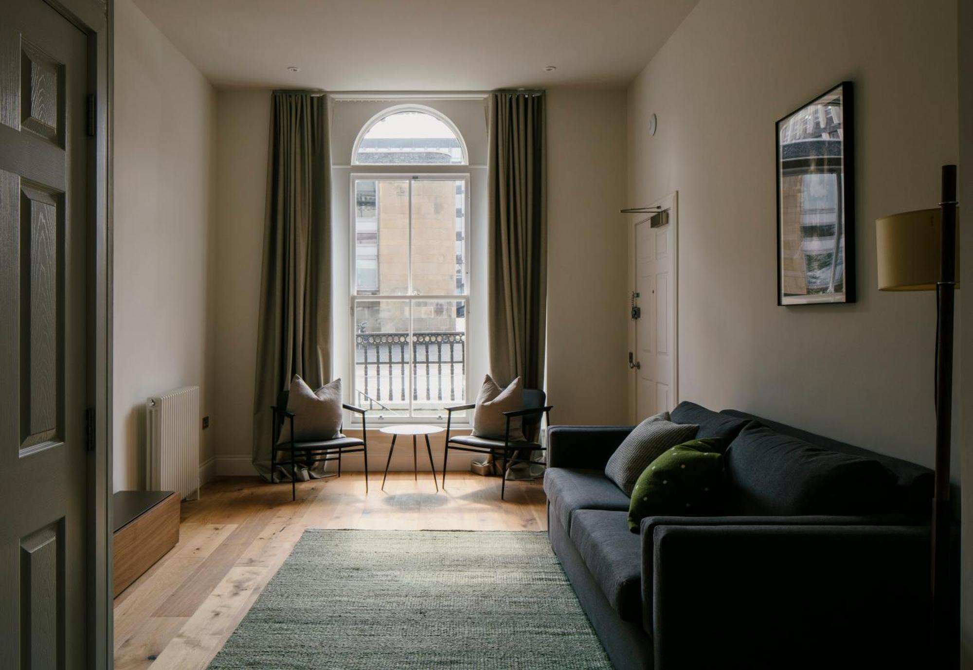 Deluxe One-Bedroom Apartment,1594596431:JPEG